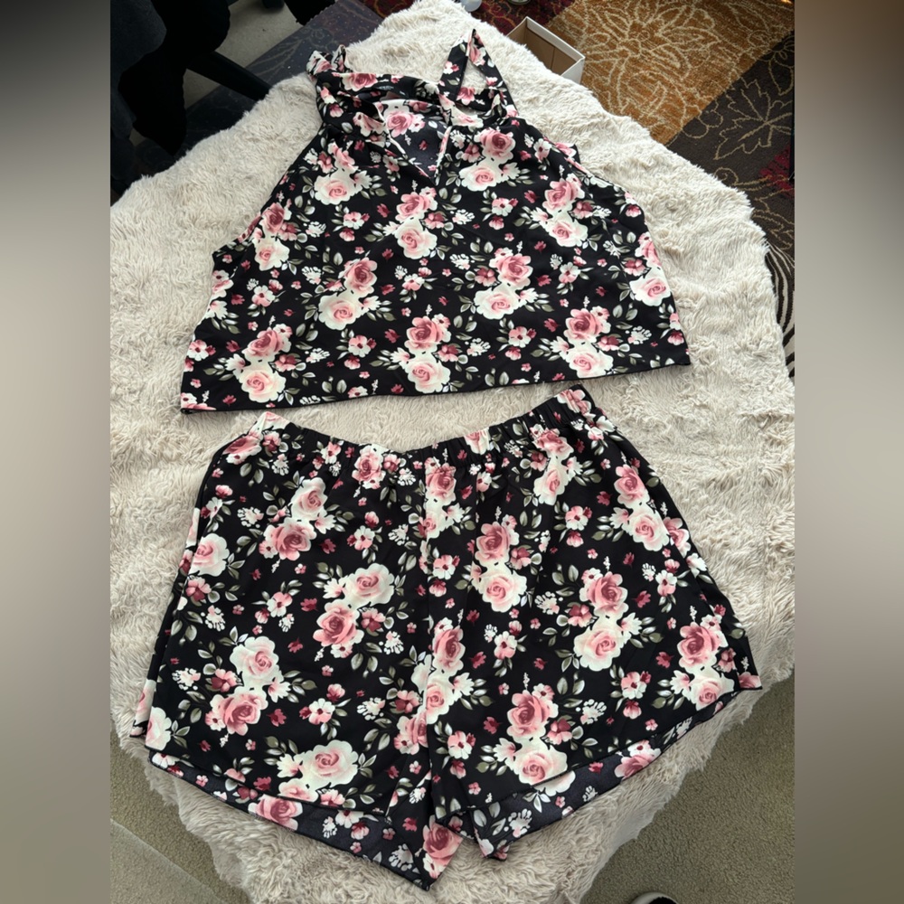 Shein Curve 2 Piece Floral Short Set